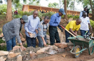President Kagame, First Lady Join Rwandans in Umuganda