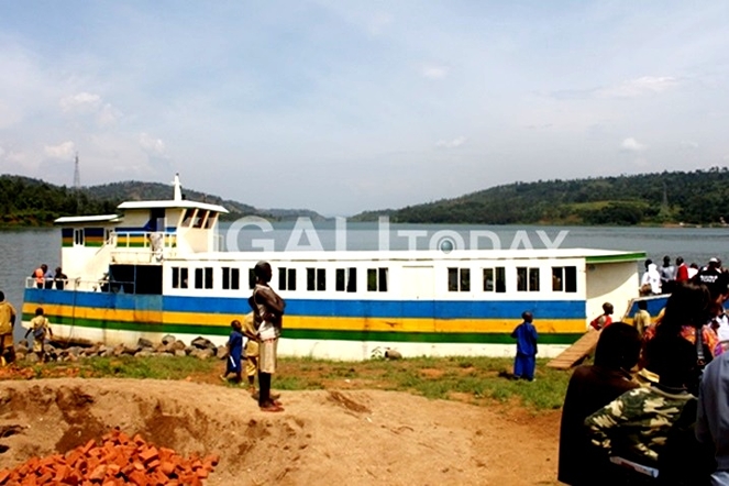 A Ferry President Kagame offered to Nkombo Island residents to help them connect to mainland. The President has promised to provide the resident with another large vessel.