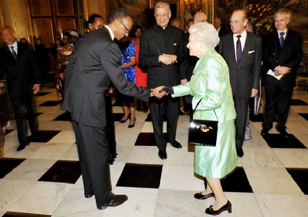 President Kagame Greets Queen Elizabeth II
