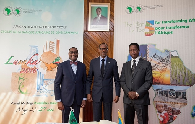 President Kagame (c) in Lusaka, Zambia for the 51st AfDB meeting