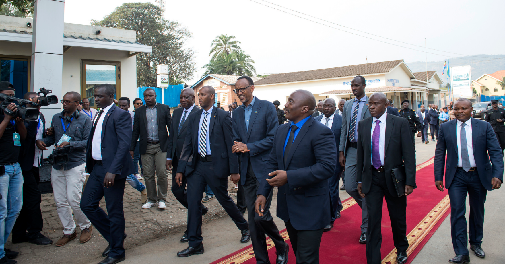 President Paul Kagame and President Joseph Kabila chat in Rubavu city