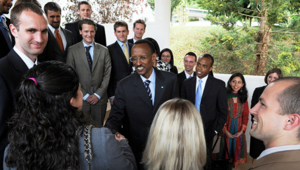 President Paul Kagame (c) interacts with visiting students 