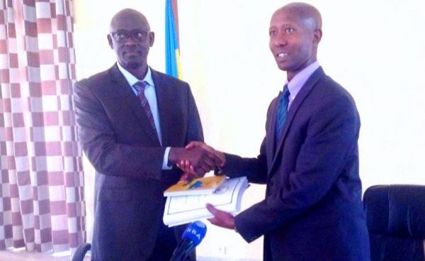 Former Internal Security Minister Sheikh Musa Fazil Harelimana (r) handing over to Minister of Justice Johnston Busingye(l) 