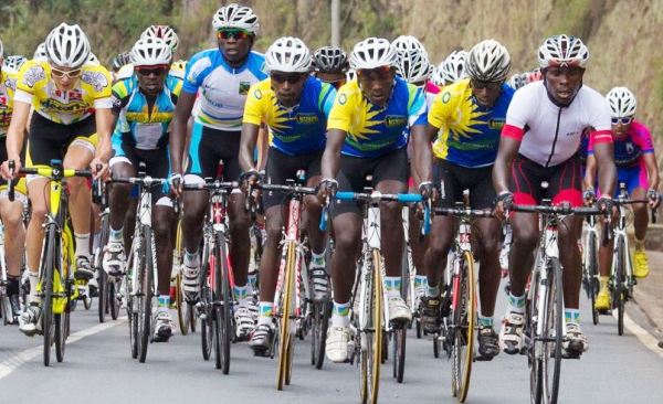 Rwandan cyclists battling a tight circuit 