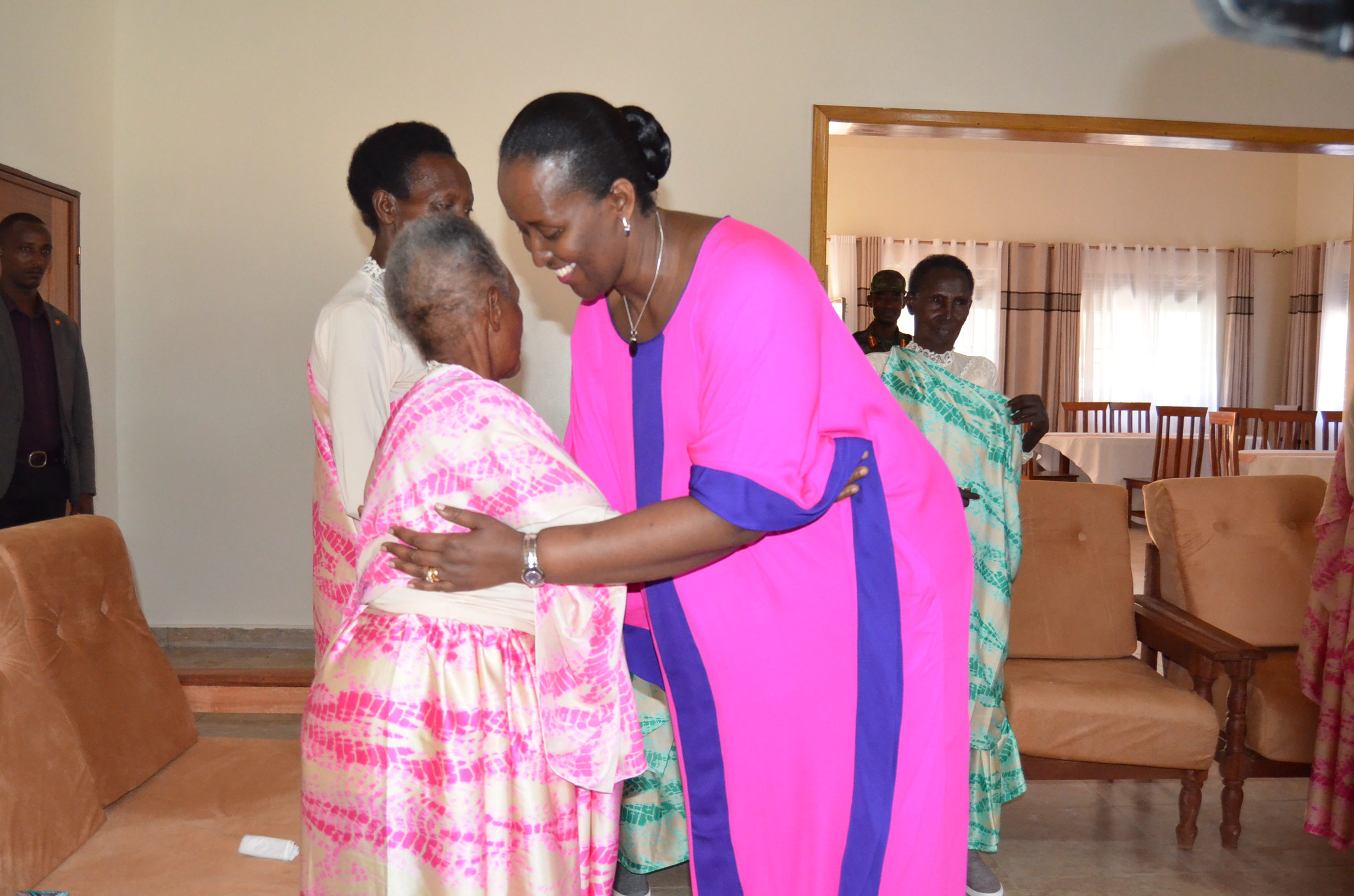 Be Strong–First Lady Comforts Elderly Genocide Widows