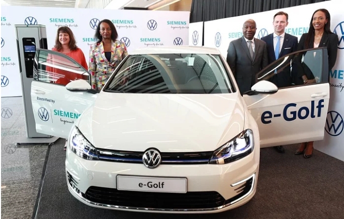 Rwanda This Week: From First Electric Car to Hotel Ranking, Hong Kong Investors…