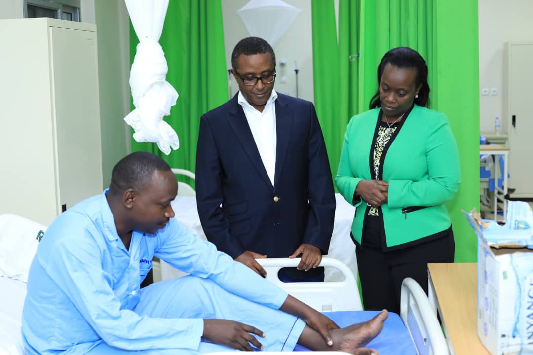 Updated: Ministers of Foreign Affairs, Health Visit Hospitalised Rwandans Who were Tortured in Uganda