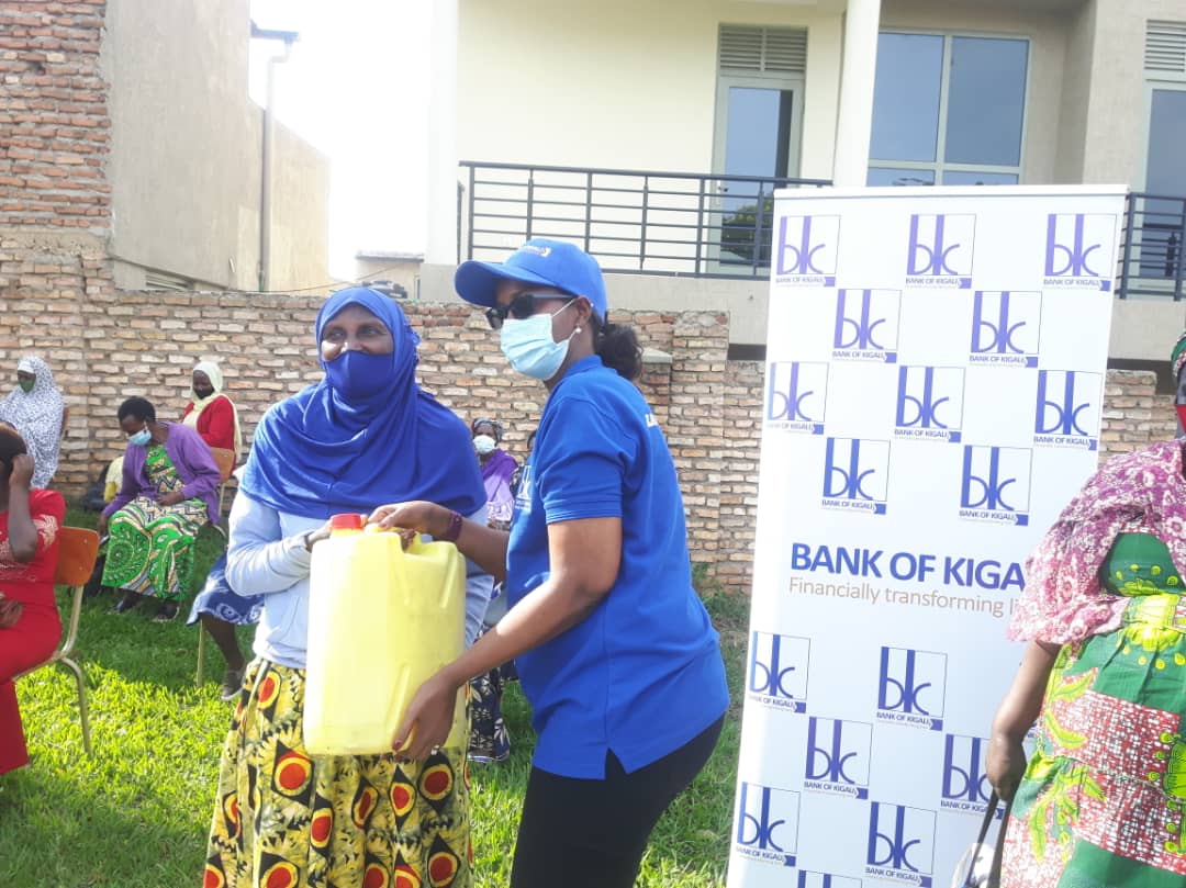 Bank of Kigali Reaches Out to Women affected by COVID-19