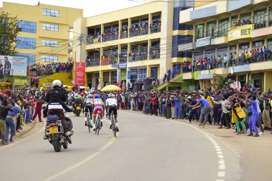 Crowds Fail to Resist Tour du Rwanda Excitement